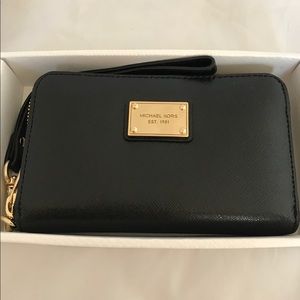 michael kors zip wallet iphone 5